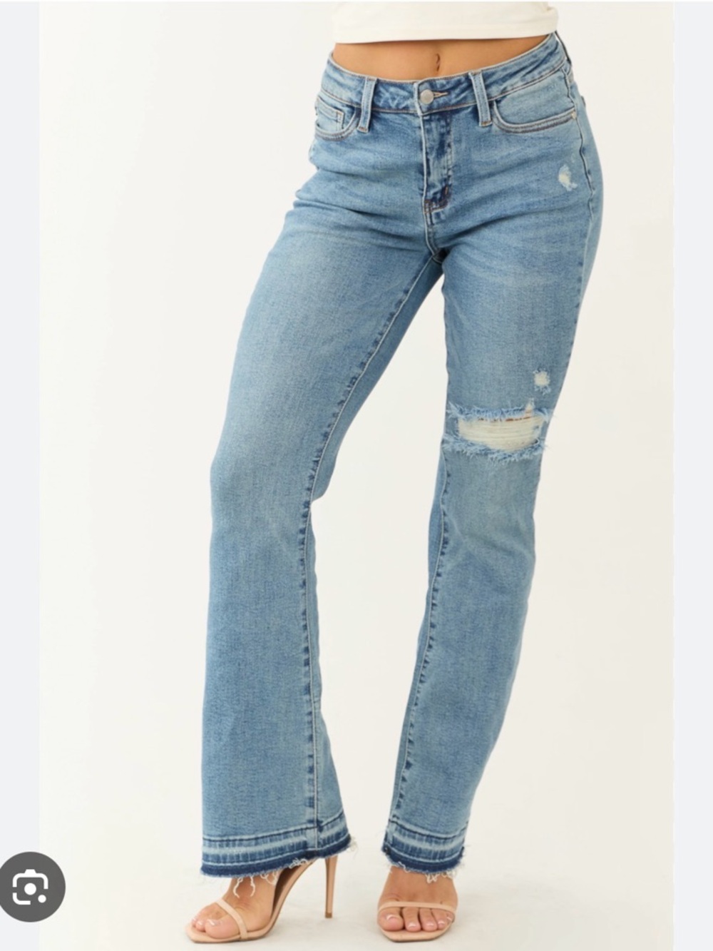 Express mid rise ‘70s flare ripped raw hem jeans size 8S NWT!